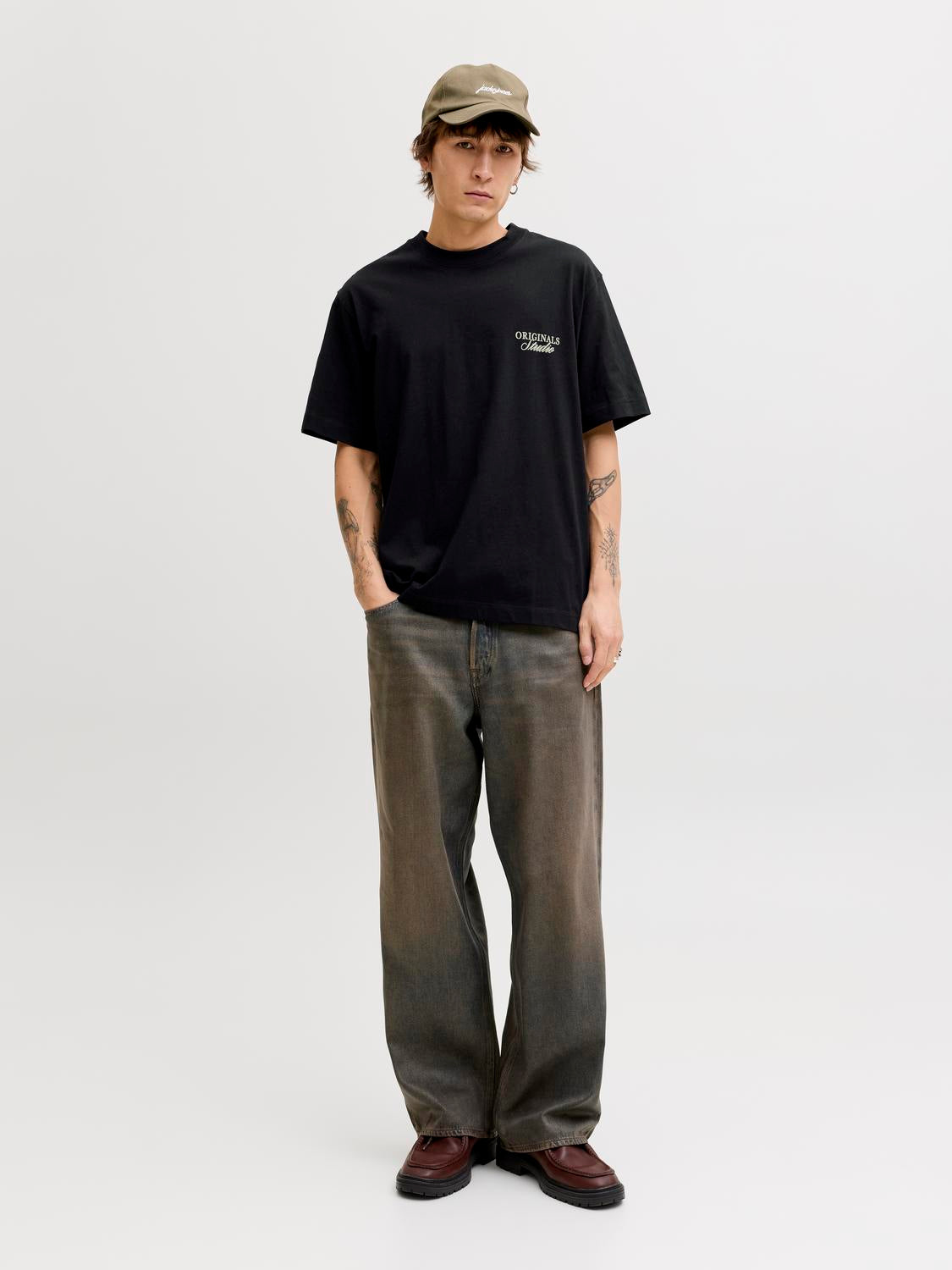 model_shot-front_full